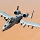 Un A-10 Thunderbolt sobrevolando Afganistán.